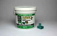 Hawk All -Weather Bait Chunx, 9lb - 31270 - Baits & Traps