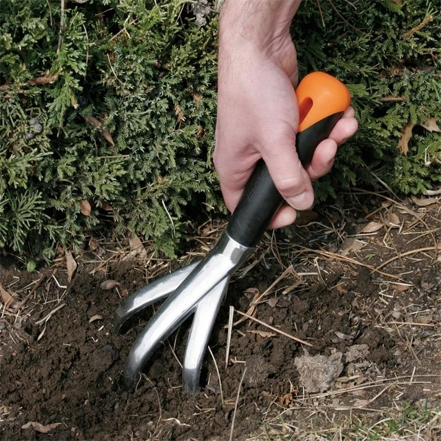 Fiskars Big Grip Cultivator - 70726935J - Digging Tools 2 Fiskars Big Grip Cultivator - 70726935J - Digging Tools - Image 2